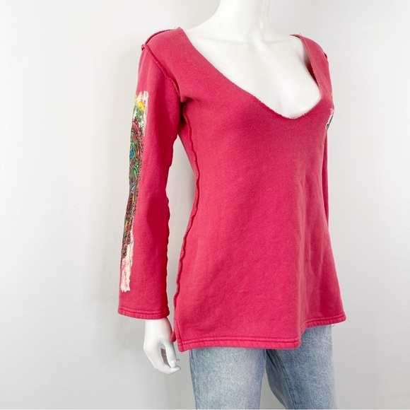 2B Free Pink Long Sleeve Sweatshirt Size M Raw Hem Butterfly Graphic Tattoo Art - Picture 2 of 10